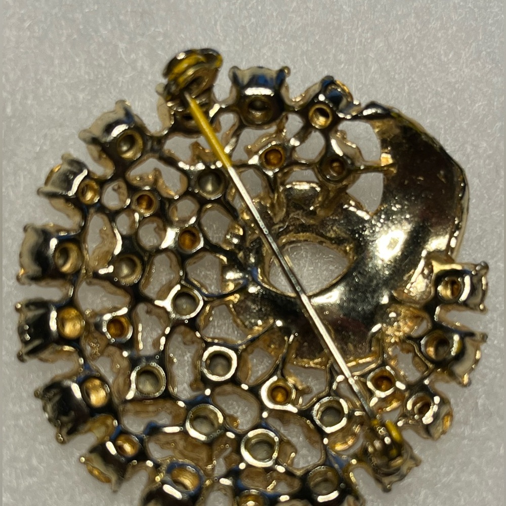 Aurora Borealis Circle Brooch - Picture 4 of 5